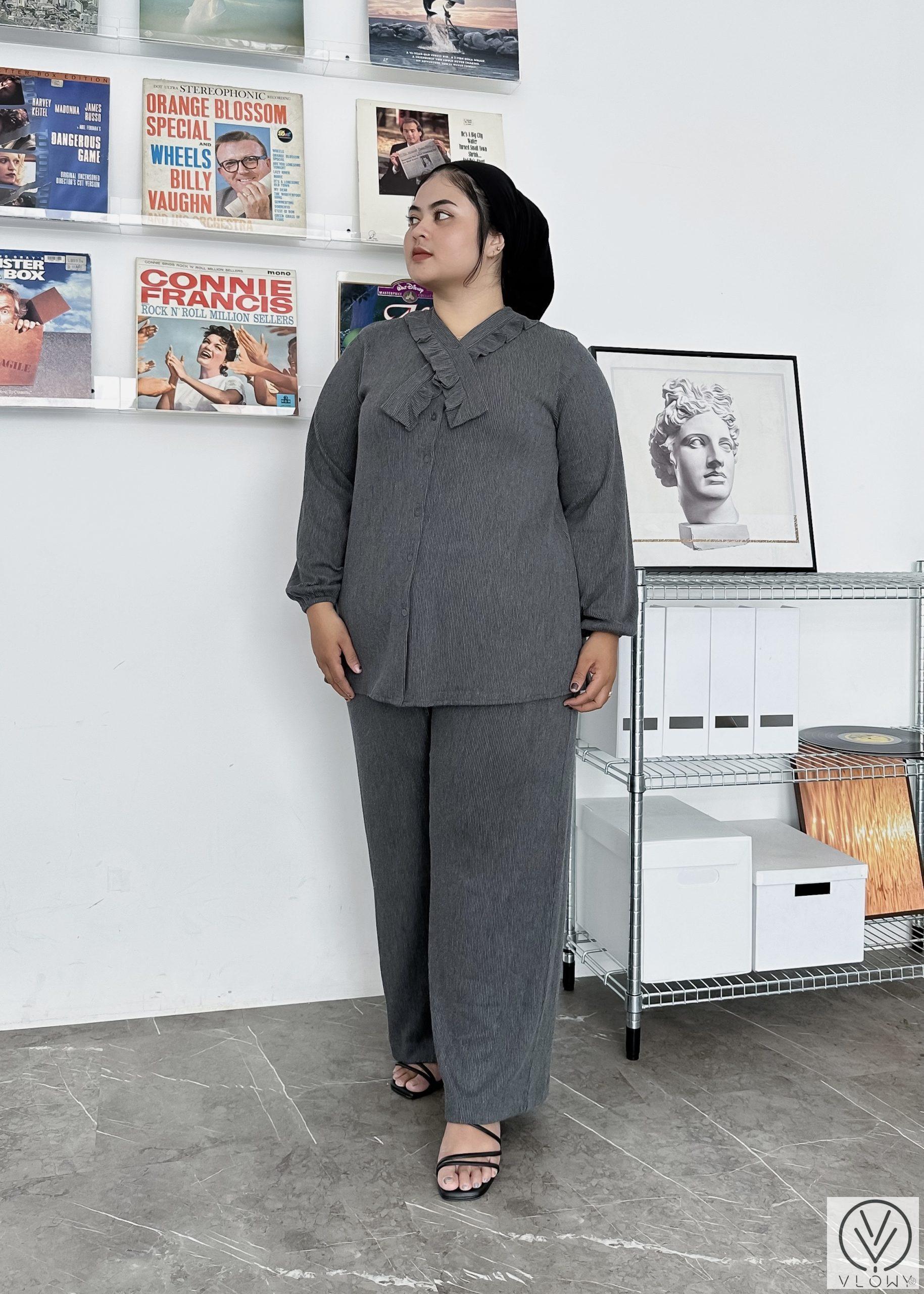 Yuka Set in Dark Grey